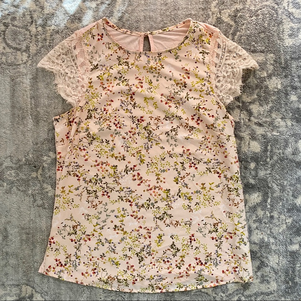 ⬇️LAST ACT MERONA Lace Sleeve Floral Top in XS